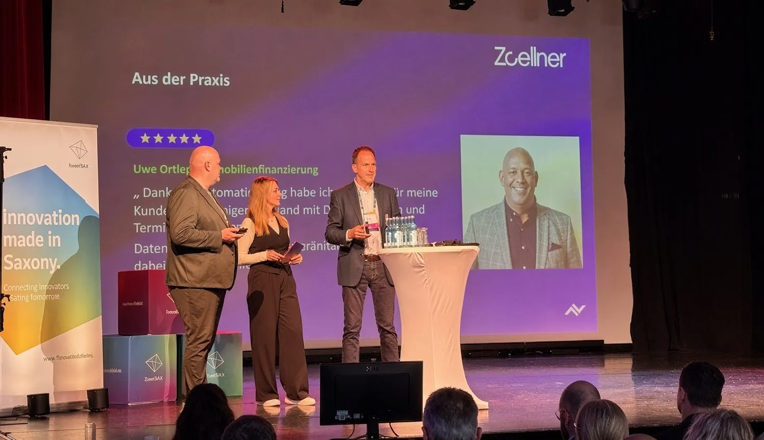 Peter Gemander und Uwe Ortlepp beim Pitch auf der Bühne in Bautzen